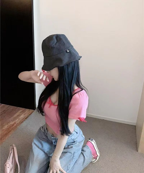 gossip!ロサンゼルス(ゴシップロサンゼルス)の「リボンパイピング U ネック半袖クロップドトップス リブ素材 フィット ショート丈 T シャツ レディース(Tシャツ/カットソー・レディース・ピンク/ブラック・M/S)」の12枚目の写真