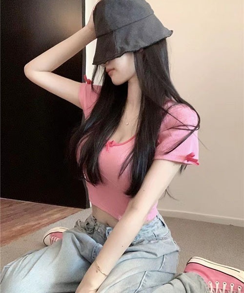 gossip!ロサンゼルス(ゴシップロサンゼルス)の「リボンパイピング U ネック半袖クロップドトップス リブ素材 フィット ショート丈 T シャツ レディース(Tシャツ/カットソー・レディース・ピンク/ブラック・M/S)」の8枚目の写真