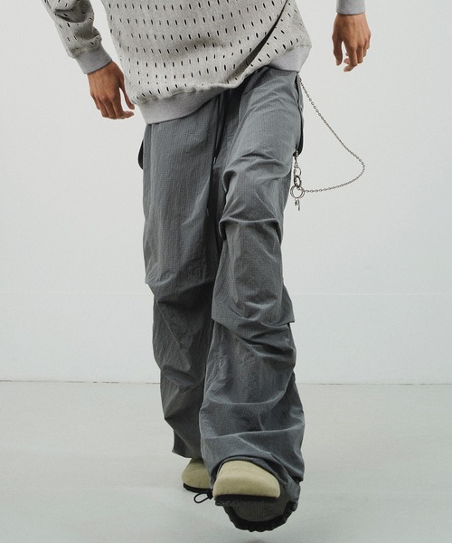 JIEDA（ジエダ）の「NYLON PARACHUTE PANTS（その他パンツ・メンズ・グレー/ブラック・1/2）」の2枚目の写真