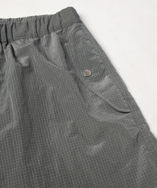 JIEDA（ジエダ）の「NYLON PARACHUTE PANTS（その他パンツ・メンズ・グレー/ブラック・1/2）」の16枚目の写真