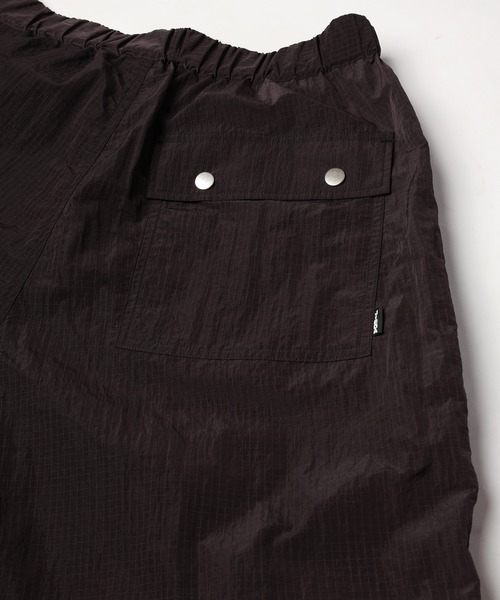 JIEDA（ジエダ）の「NYLON PARACHUTE PANTS（その他パンツ・メンズ・グレー/ブラック・1/2）」の4枚目の写真