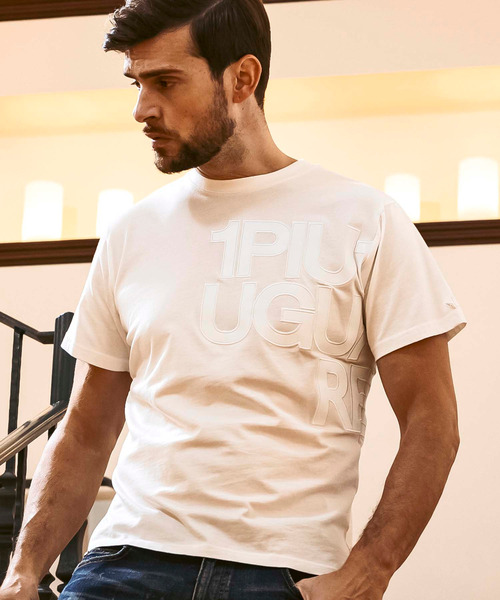 人気■1PIU1UGUALE3 RELAX■フェイクレザーロゴ 半袖 Tシャツ セール】1PIU1UGUALE3 RELAX(ウノピゥウノウグァーレトレ