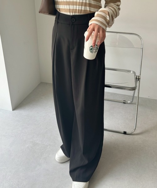 Ada.（エイダ）の「【美脚シルエット】 センタータックワイド スラックスパンツ（スラックス・レディース・グレー/ブラック/アイボリー・FREE）」の4枚目の写真