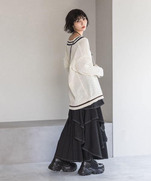 PAGEBOY（ページボーイ）の「モールメッシュVラインプルオーバー（ニット/セーター・レディース・オフホワイト/ターコイズブルー/ブラック・FREE）」の4枚目の写真