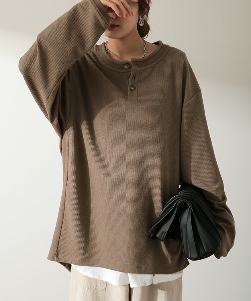 HUG.U(ハグユー)の「ゆったりカットソー(Tシャツ/カットソー・レディース・ブルー/チョコ/アイボリー/カーキ/ブラック・FREE)」の3枚目の写真