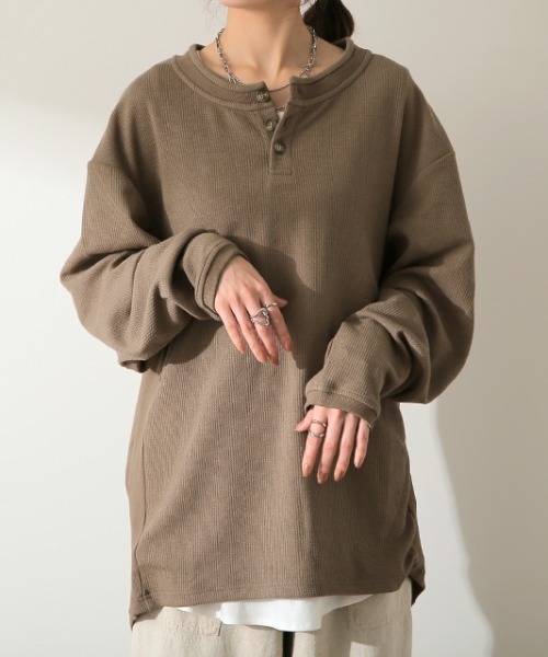 HUG.U(ハグユー)の「ゆったりカットソー(Tシャツ/カットソー・レディース・ブルー/チョコ/アイボリー/カーキ/ブラック・FREE)」の13枚目の写真
