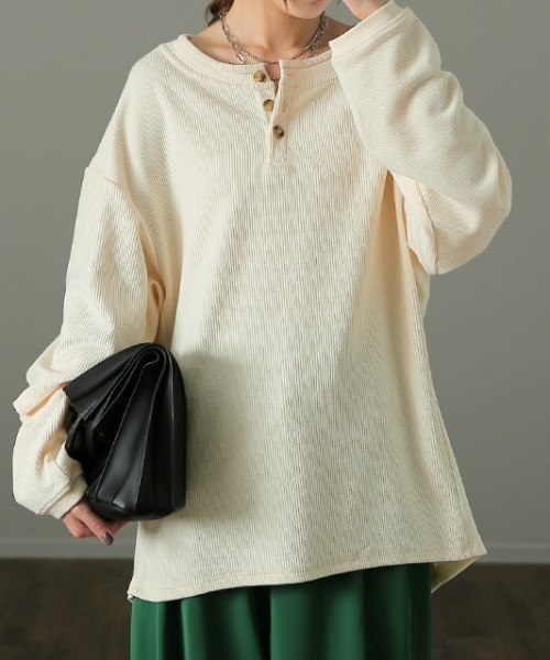 HUG.U(ハグユー)の「ゆったりカットソー(Tシャツ/カットソー・レディース・ブルー/チョコ/アイボリー/カーキ/ブラック・FREE)」の6枚目の写真