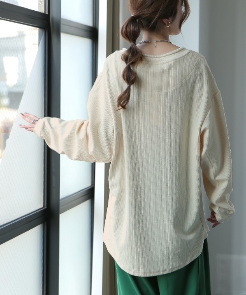 HUG.U(ハグユー)の「ゆったりカットソー(Tシャツ/カットソー・レディース・ブルー/チョコ/アイボリー/カーキ/ブラック・FREE)」の7枚目の写真