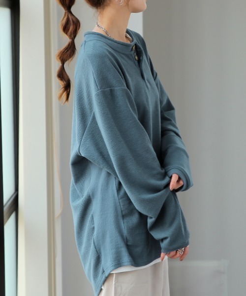 HUG.U(ハグユー)の「ゆったりカットソー(Tシャツ/カットソー・レディース・ブルー/チョコ/アイボリー/カーキ/ブラック・FREE)」の20枚目の写真