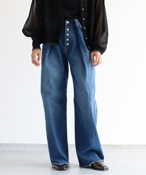 cepo（セポ）の「タックワイドデニムパンツ 〈ウエストホックで、簡単に華奢見え◎ 〉（デニムパンツ・レディース・ブルー系2/ブルー系1・L/M/S）」の2枚目の写真