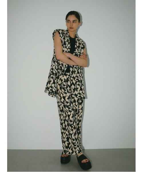 AMAIL（アマイル）の「Camouflage long vest（ベスト・レディース・ブラック/ベージュ・FREE）」の10枚目の写真