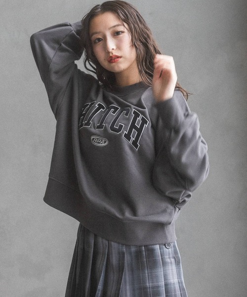 repipi armario(レピピ アルマリオ)の「ベロアワッペンスウェット(スウェット・キッズ・サックスブルー/アイボリー/イエロー/スミクロ/ブラウン/グレー/マスタード/ブルー/グレー系2/カーキ・LARGE/MEDIUM/SMALL)」の3枚目の写真