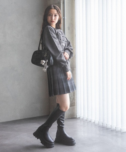 repipi armario(レピピ アルマリオ)の「ベロアワッペンスウェット(スウェット・キッズ・サックスブルー/アイボリー/イエロー/スミクロ/ブラウン/グレー/マスタード/ブルー/グレー系2/カーキ・LARGE/MEDIUM/SMALL)」の22枚目の写真