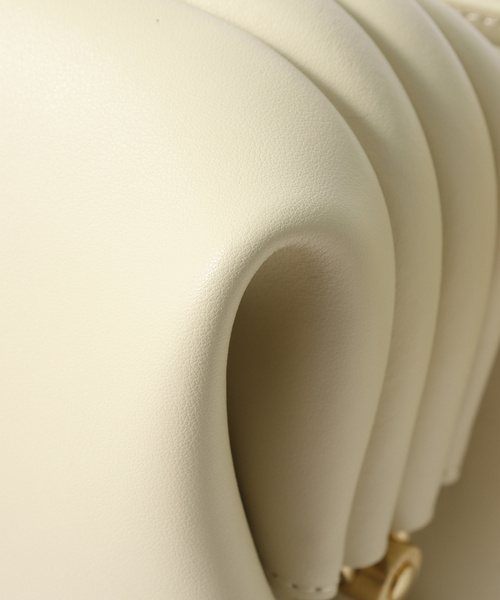 【極美品✨️】osoi オソイ MINI BROTウエストバッグ クリーム オソイ OSOI MINI BROT ショルダーバッグ レディース バッグ レザー