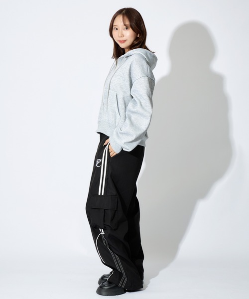 ALLuRing ChaRm(アリュリングチャーム)の「Side Line Cago Track Pants / サイドラインカーゴトラックパンツ(カーゴパンツ・レディース・ブラック・L/M)」の6枚目の写真