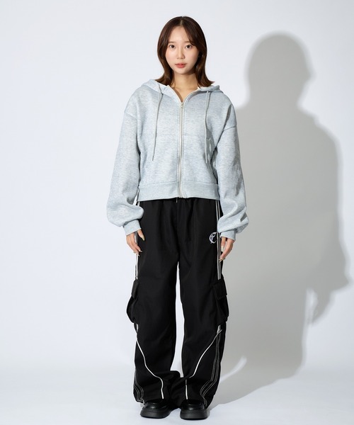 ALLuRing ChaRm(アリュリングチャーム)の「Side Line Cago Track Pants / サイドラインカーゴトラックパンツ(カーゴパンツ・レディース・ブラック・L/M)」の3枚目の写真