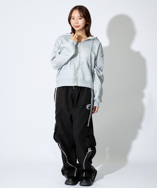 ALLuRing ChaRm(アリュリングチャーム)の「Side Line Cago Track Pants / サイドラインカーゴトラックパンツ(カーゴパンツ・レディース・ブラック・L/M)」の5枚目の写真