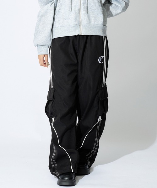 ALLuRing ChaRm(アリュリングチャーム)の「Side Line Cago Track Pants / サイドラインカーゴトラックパンツ(カーゴパンツ・レディース・ブラック・L/M)」の2枚目の写真