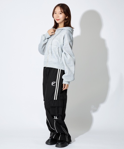 ALLuRing ChaRm(アリュリングチャーム)の「Side Line Cago Track Pants / サイドラインカーゴトラックパンツ(カーゴパンツ・レディース・ブラック・L/M)」の7枚目の写真