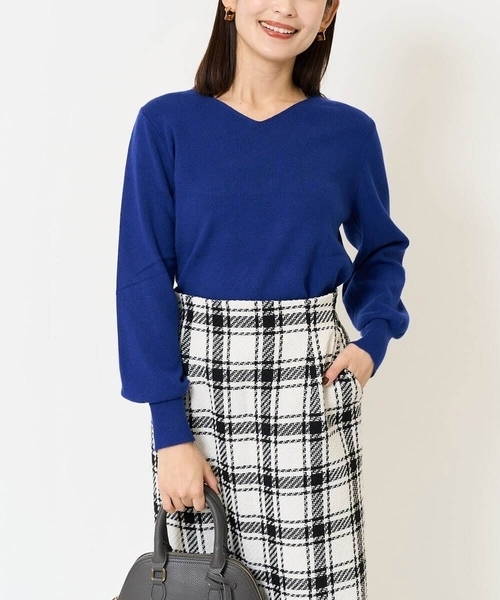 a.v.v（アーヴェヴェ）の「【洗える】Ｖネックパフスリーブニット/アンサンブル対応（ニット/セーター・レディース・ライトグレー/アイボリー/ブラック/ブルー/グレー/オレンジ/ミント/レッド/ネイビー・36/34/40/38/42）」の6枚目の写真