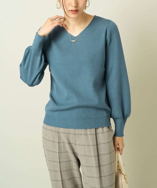 a.v.v（アーヴェヴェ）の「【洗える】Ｖネックパフスリーブニット/アンサンブル対応（ニット/セーター・レディース・ライトグレー/アイボリー/ブラック/ブルー/グレー/オレンジ/ミント/レッド/ネイビー・36/34/40/38/42）」の7枚目の写真