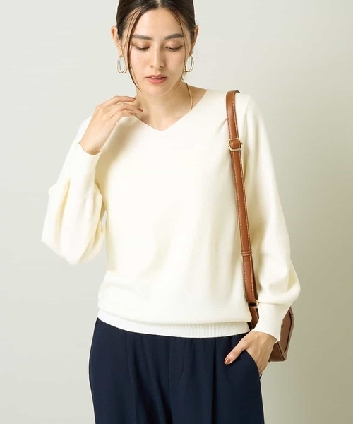 a.v.v（アーヴェヴェ）の「【洗える】Ｖネックパフスリーブニット/アンサンブル対応（ニット/セーター・レディース・ライトグレー/アイボリー/ブラック/ブルー/グレー/オレンジ/ミント/レッド/ネイビー・36/34/40/38/42）」の2枚目の写真