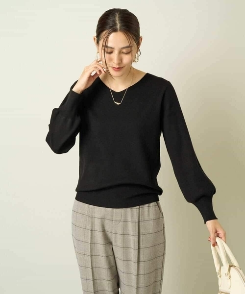 a.v.v（アーヴェヴェ）の「【洗える】Ｖネックパフスリーブニット/アンサンブル対応（ニット/セーター・レディース・ライトグレー/アイボリー/ブラック/ブルー/グレー/オレンジ/ミント/レッド/ネイビー・36/34/40/38/42）」の21枚目の写真