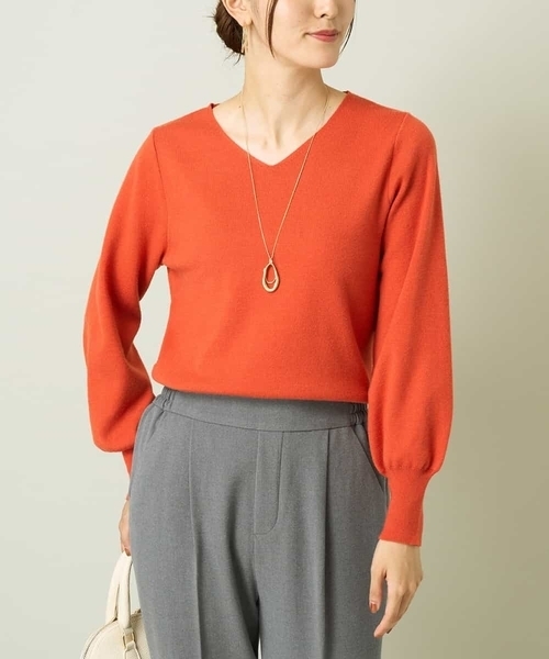 a.v.v（アーヴェヴェ）の「【洗える】Ｖネックパフスリーブニット/アンサンブル対応（ニット/セーター・レディース・ライトグレー/アイボリー/ブラック/ブルー/グレー/オレンジ/ミント/レッド/ネイビー・36/34/40/38/42）」の9枚目の写真