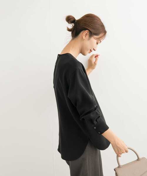 URBAN RESEARCH DOORS（アーバンリサーチドアーズ）の「ジョーゼットクルーネックブラウス（Tシャツ/カットソー・レディース・ベージュ系その他/ブラック/オフホワイト・MEDIUM）」の19枚目の写真