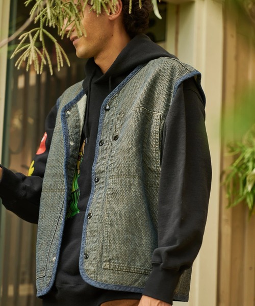 AOZORA（アオゾラ）の「AOZORA/アオゾラ　刺し子デニムベスト（ベスト・メンズ・オリーブ/インディゴブルー・MEDIUM/LARGE）」の7枚目の写真