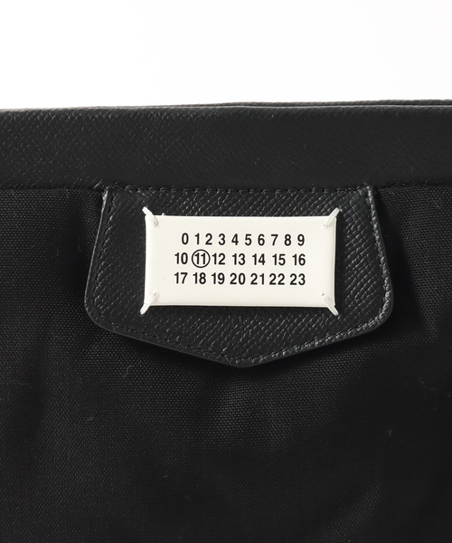 Maison Margiela（メゾンマルジェラ）の「Maison Margiela(メゾン マルジェラ) Glam Slam Sport Flat P　SB2WG0008/P1511（クラッチバッグ・メンズ・ブラック・FREE）」の5枚目の写真
