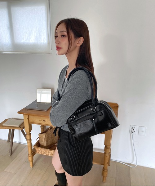 by muni:r（バイ ムニール）の「レザースクエアボストンショルダーバッグ（ショルダーバッグ・レディース・ブラウン/アイボリー/ブラック・ONE SIZE）」の13枚目の写真