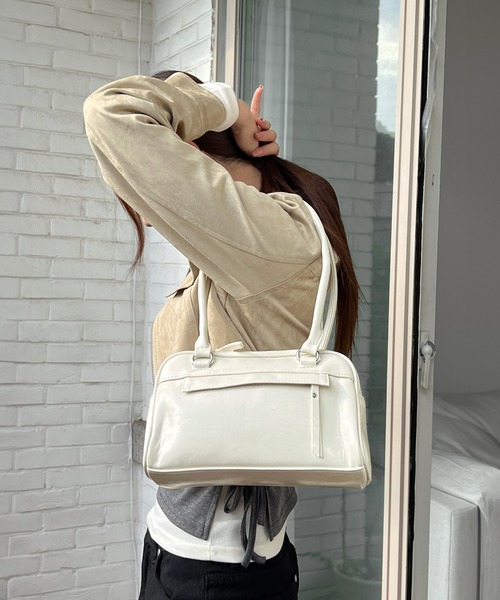 by muni:r（バイ ムニール）の「レザースクエアボストンショルダーバッグ（ショルダーバッグ・レディース・ブラウン/アイボリー/ブラック・ONE SIZE）」の11枚目の写真