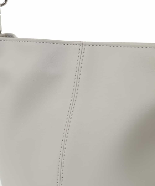 a.v.v（アーヴェヴェ）の「ショルダーバッグ【ドコデモBAGシリーズ】（ショルダーバッグ・メンズ・ブラック/アイボリー/ネイビー/ライトグレー・46）」の7枚目の写真