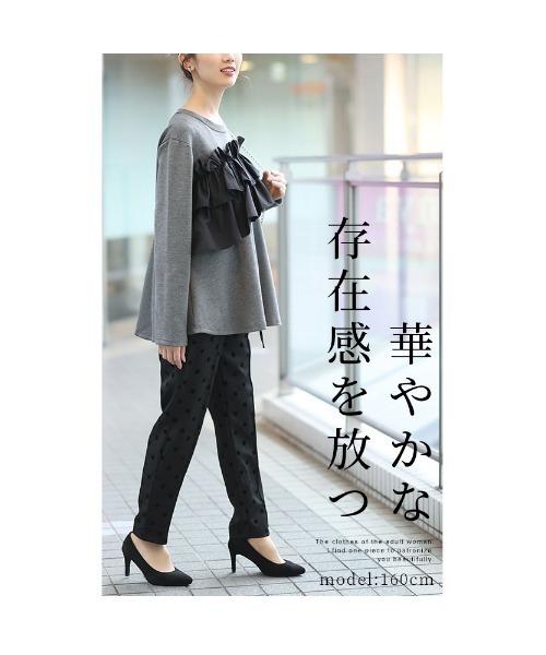 Sawa a la mode(サワアラモード)の「フリルドッキングペプラムトップス(Tシャツ/カットソー・レディース・ブラック/グレー・FREE)」の4枚目の写真