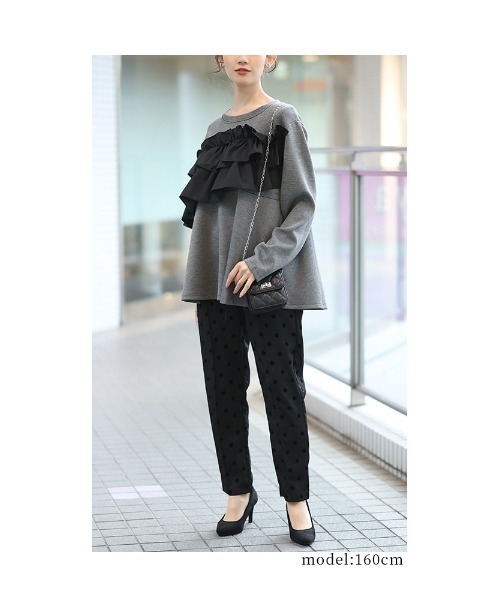 Sawa a la mode(サワアラモード)の「フリルドッキングペプラムトップス(Tシャツ/カットソー・レディース・ブラック/グレー・FREE)」の11枚目の写真