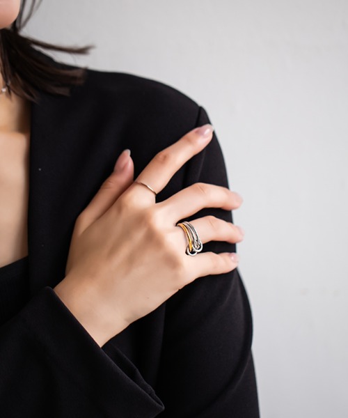 kirakiraShop(キラキラショップ)の「3連 バイカラー コネクテッド リング(リング・レディース・シルバー・6号/7号/8号)」の7枚目の写真