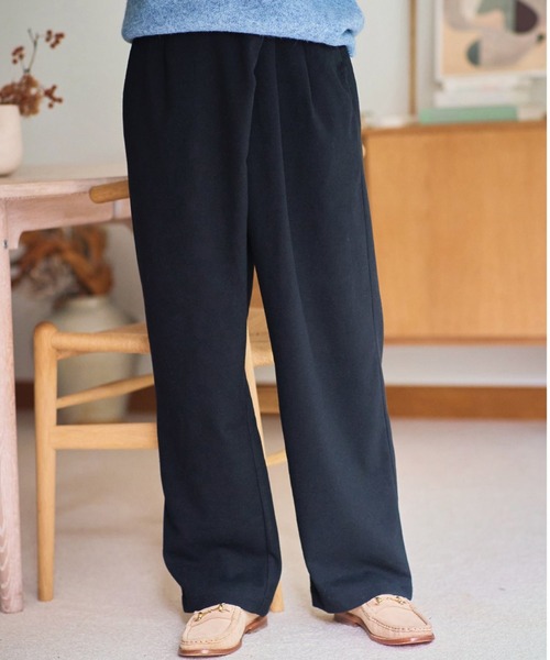 and myera(アンド マイラ)の「and myera 斜めタックパンツ(スラックス・レディース・ブラック・LL/L/M)」の1枚目の写真