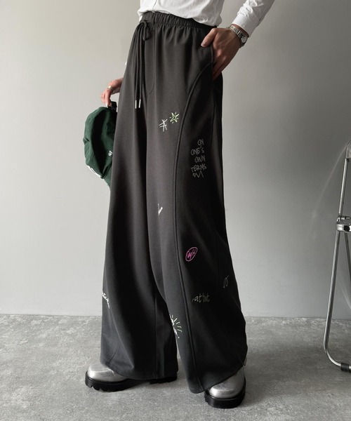 classicalelf(クラシカルエルフ)の「今季のイチオシ!ランダム刺繍裏毛スウェットワイドパンツ(スウェットパンツ・レディース・オートミール/チャコール/ブラック/杢グレー・X-LARGE/LARGE/MEDIUM/SMALL)」の6枚目の写真