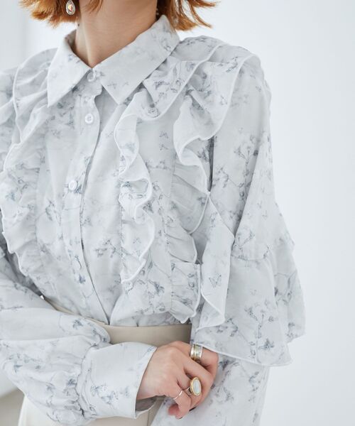 MAJESTIC LEGON（マジェスティックレゴン）の「襟付きシアーフリルブラウス（シャツ/ブラウス・レディース・ピンク/アイボリー/グレー/グレー系その他/イエロー系その他・MEDIUM）」の3枚目の写真