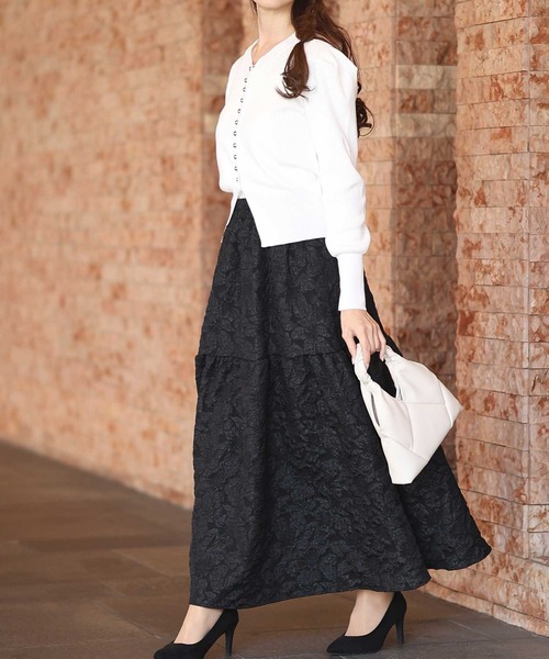 Sawa a la mode(サワアラモード)の「カーディガンと花柄ジャガードスカートのセットアップ(ワンピース・レディース・ホワイト/ブラック・FREE)」の2枚目の写真