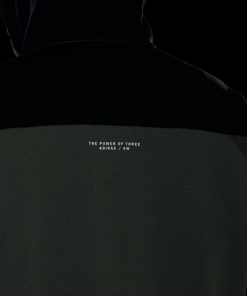 adidas（アディダス）の「Adptn レギュラーフィット テクスチャード ダブルニット フード付きトラックジャケット / アディダス adidas（パーカー・メンズ・ホワイト/ブラック/オリーブ・SMALL/MEDIUM/LARGE/X-LARGE/XX-LARGE/X-SMALL/3XL）」の17枚目の写真