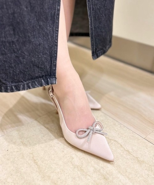 R&E（アールアンドイー）の「【R&E】ビジューリボンバックストラップヒールパンプス（パンプス・レディース・ピンクベージュ/ブラック・22cm/24.5cm/24cm/23.5cm/23cm/22.5cm）」の14枚目の写真