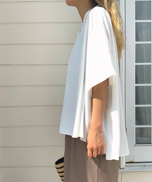 Q(キュー)の「BOXシルエット5分袖シャツ(シャツ/ブラウス・レディース・ブラック/ホワイト/モスグリーン・MEDIUM)」の13枚目の写真