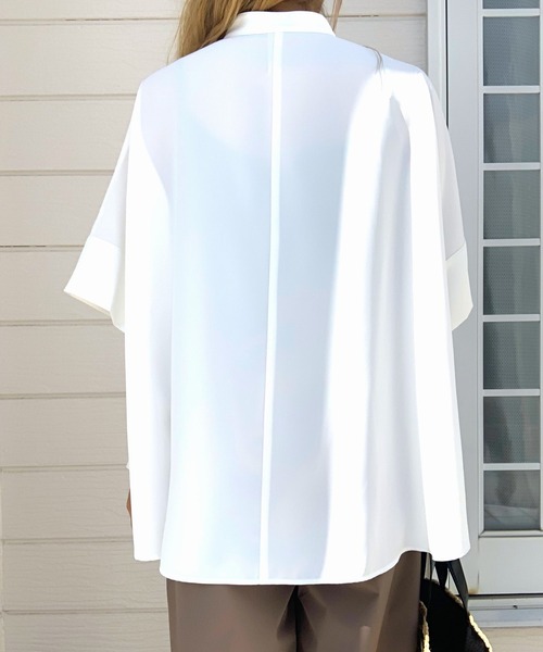 Q(キュー)の「BOXシルエット5分袖シャツ(シャツ/ブラウス・レディース・ブラック/ホワイト/モスグリーン・MEDIUM)」の14枚目の写真