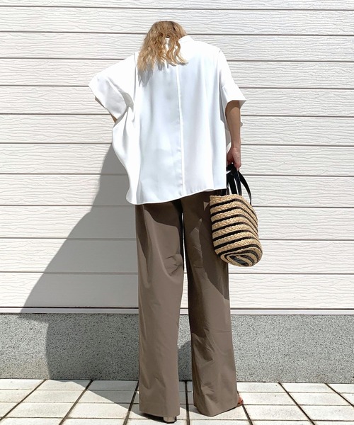 Q(キュー)の「BOXシルエット5分袖シャツ(シャツ/ブラウス・レディース・ブラック/ホワイト/モスグリーン・MEDIUM)」の11枚目の写真