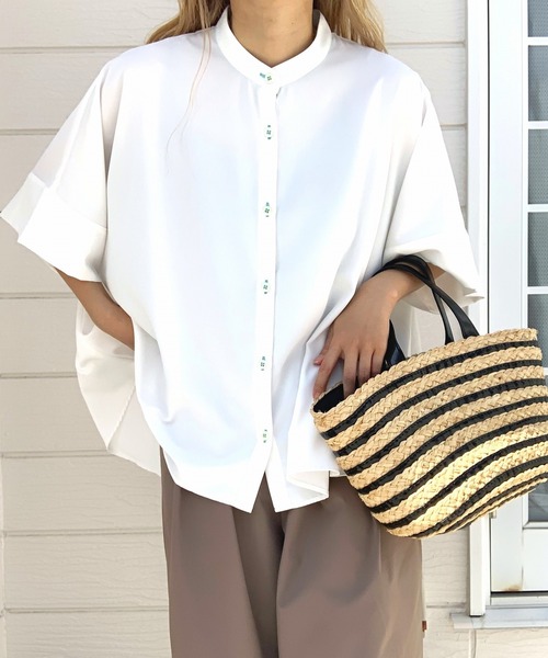 Q(キュー)の「BOXシルエット5分袖シャツ(シャツ/ブラウス・レディース・ブラック/ホワイト/モスグリーン・MEDIUM)」の4枚目の写真