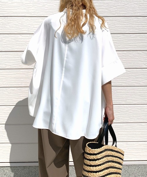 Q(キュー)の「BOXシルエット5分袖シャツ(シャツ/ブラウス・レディース・ブラック/ホワイト/モスグリーン・MEDIUM)」の7枚目の写真