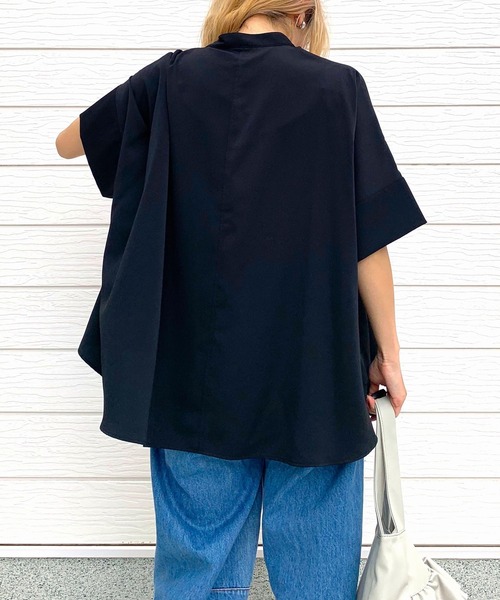 Q(キュー)の「BOXシルエット5分袖シャツ(シャツ/ブラウス・レディース・ブラック/ホワイト/モスグリーン・MEDIUM)」の17枚目の写真