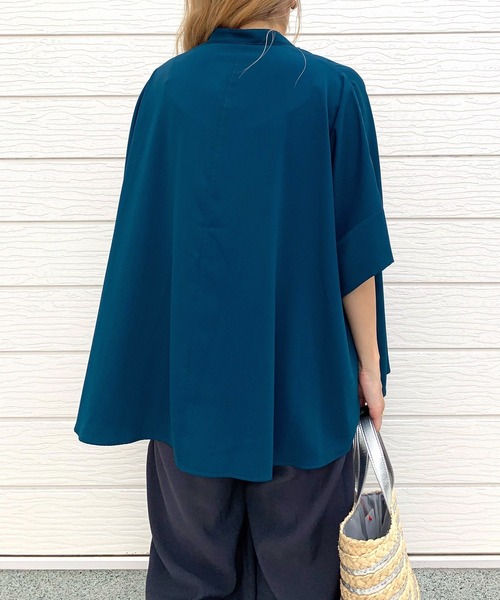 Q(キュー)の「BOXシルエット5分袖シャツ(シャツ/ブラウス・レディース・ブラック/ホワイト/モスグリーン・MEDIUM)」の21枚目の写真